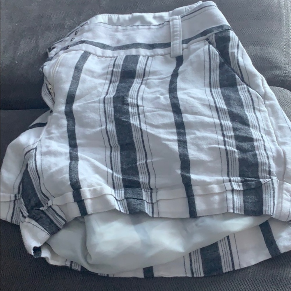 Express linen shorts